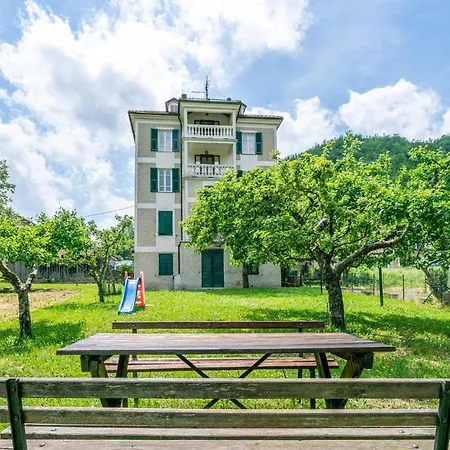 Stunning In Loco Di Rovegno With Wifi And 2 Bedrooms Ferienhaus Carchelli