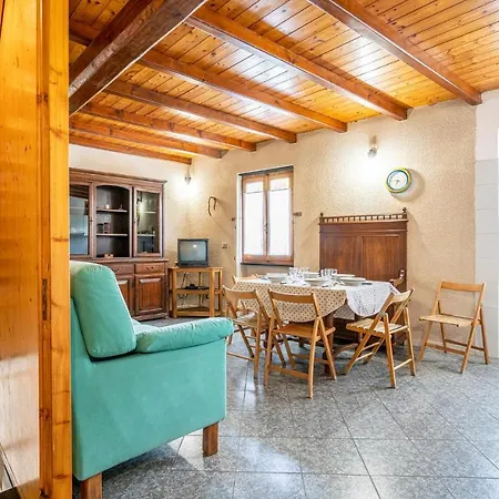 Stunning In Loco Di Rovegno With Wifi And 2 Bedrooms Carchelli