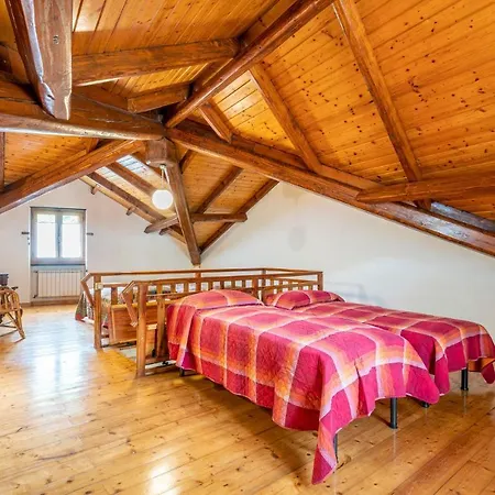 Stunning In Loco Di Rovegno With Wifi And 2 Bedrooms Carchelli